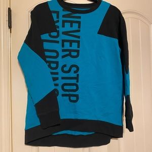 The North Face Colorblock flashdry sweatshirt size Medium

Teal and Black